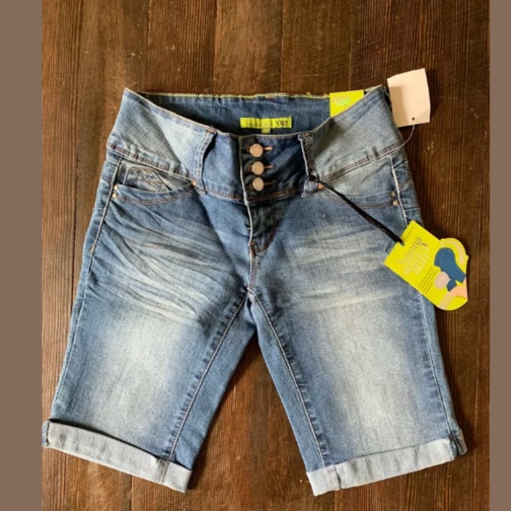 NEW Womens YMI Jean Bermuda cuff shorts size 3 NWT